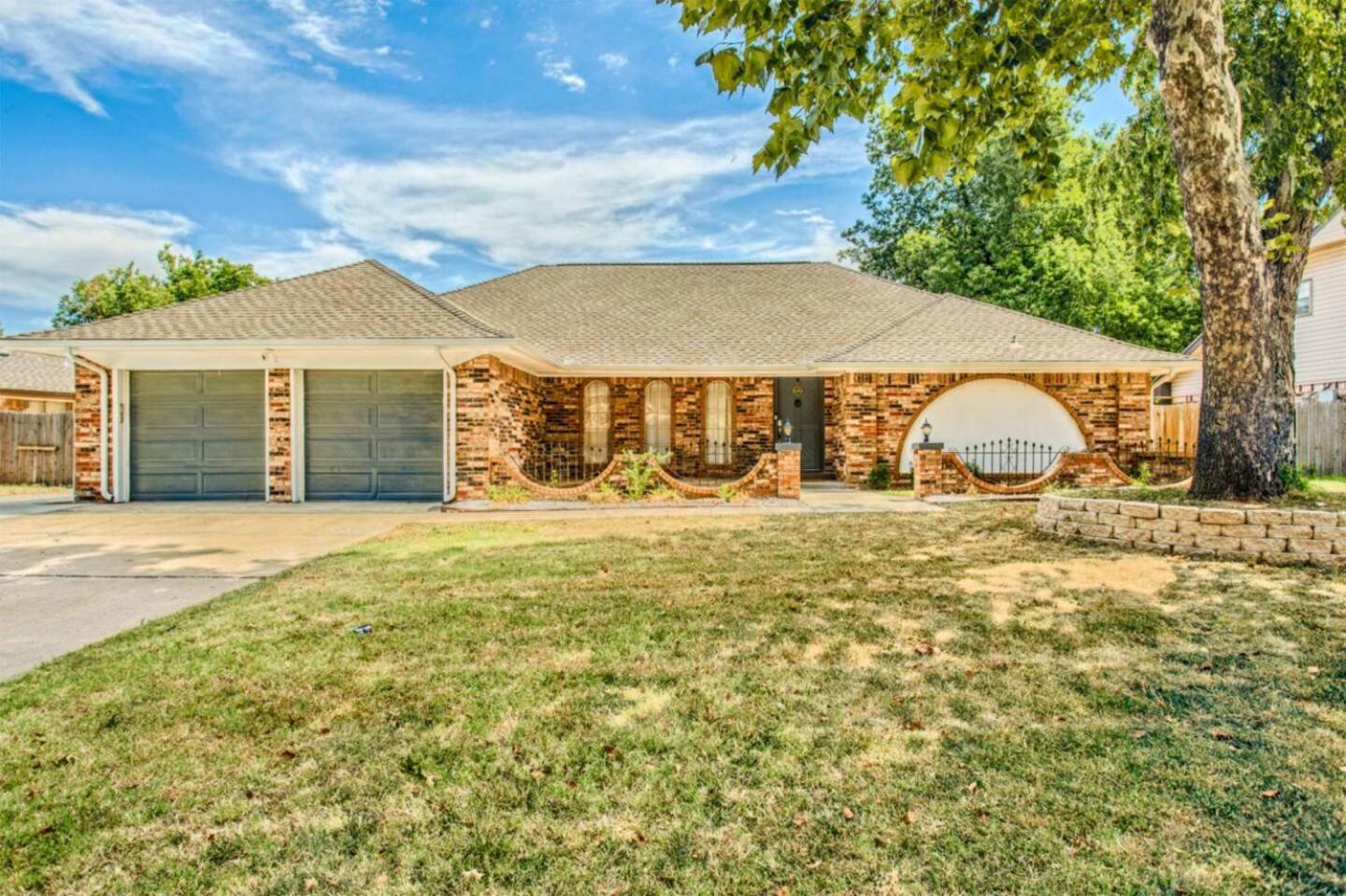 New Hummingbird Haven - Nw Okc, Billiards, Firepit Vila Oklahoma City Exterior foto